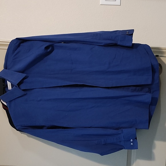 (BUNDLE) Medium button ups and sweater - Picture 5 of 13